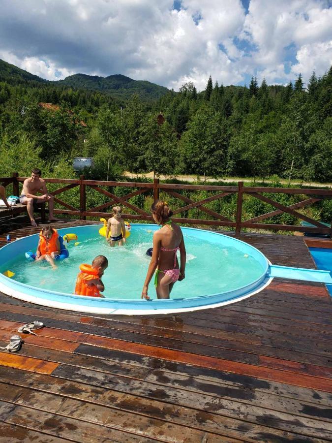 Hotel Edelweiss Carpathians Myhove Extérieur photo