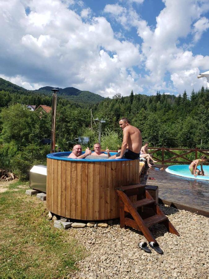 Hotel Edelweiss Carpathians Myhove Extérieur photo