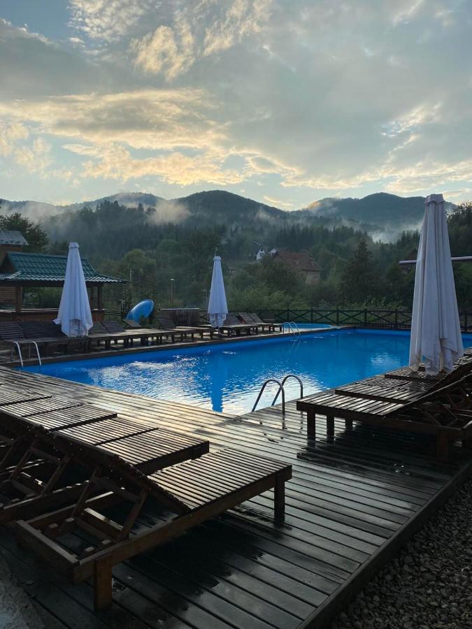 Hotel Edelweiss Carpathians Myhove Extérieur photo