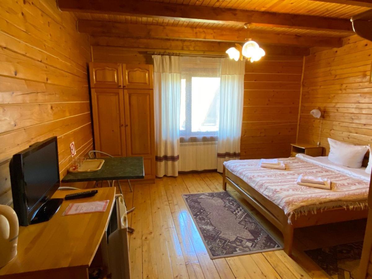 Hotel Edelweiss Carpathians Myhove Extérieur photo
